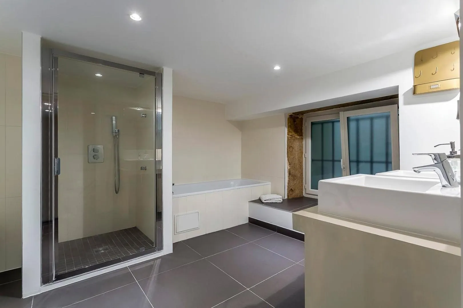 Charlie-Meublee Haut De Gamme-Duplex-260M2-Lyon 1 0*, Lyon