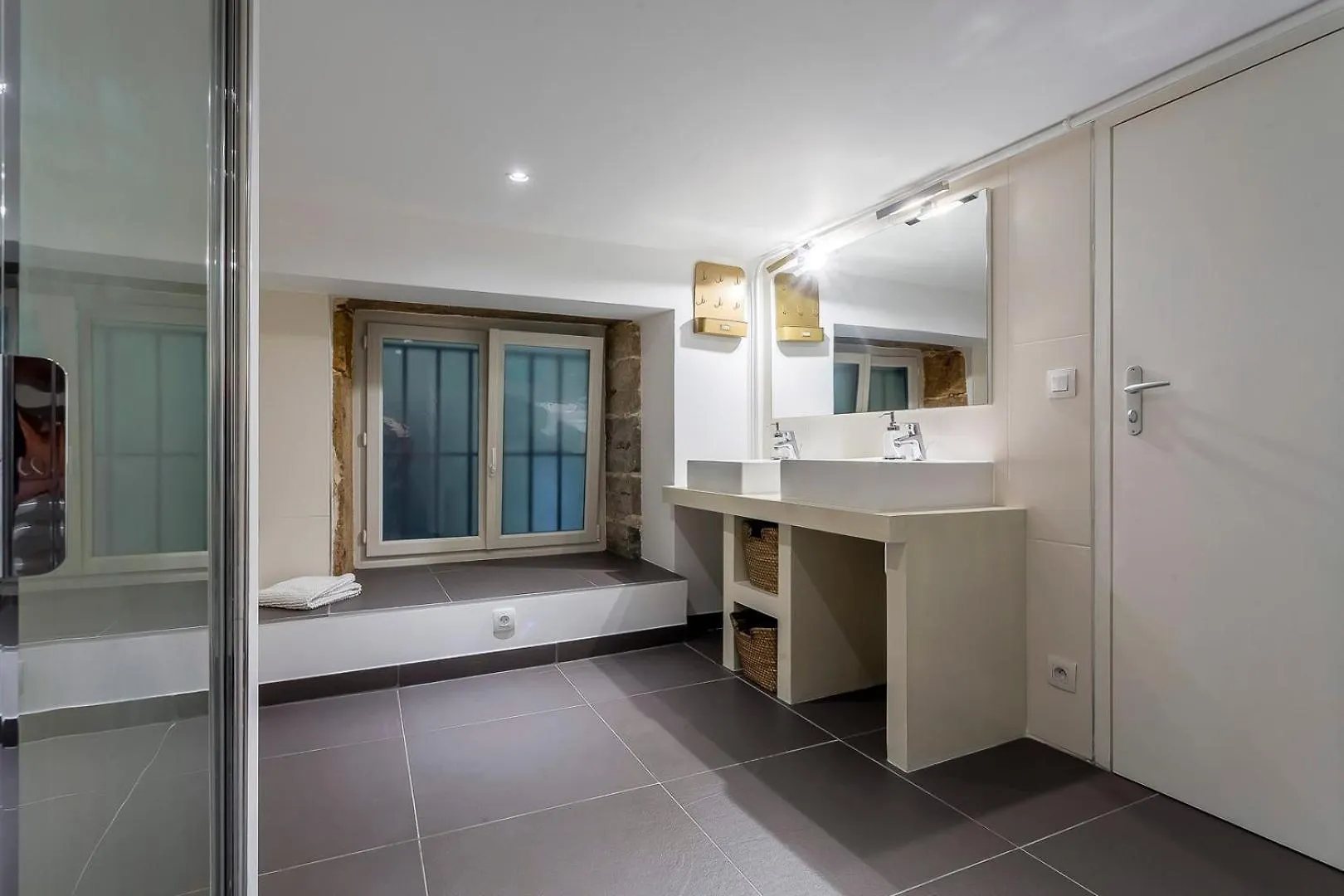 Apartment Charlie-Meublee Haut De Gamme-Duplex-260M2-Lyon 1