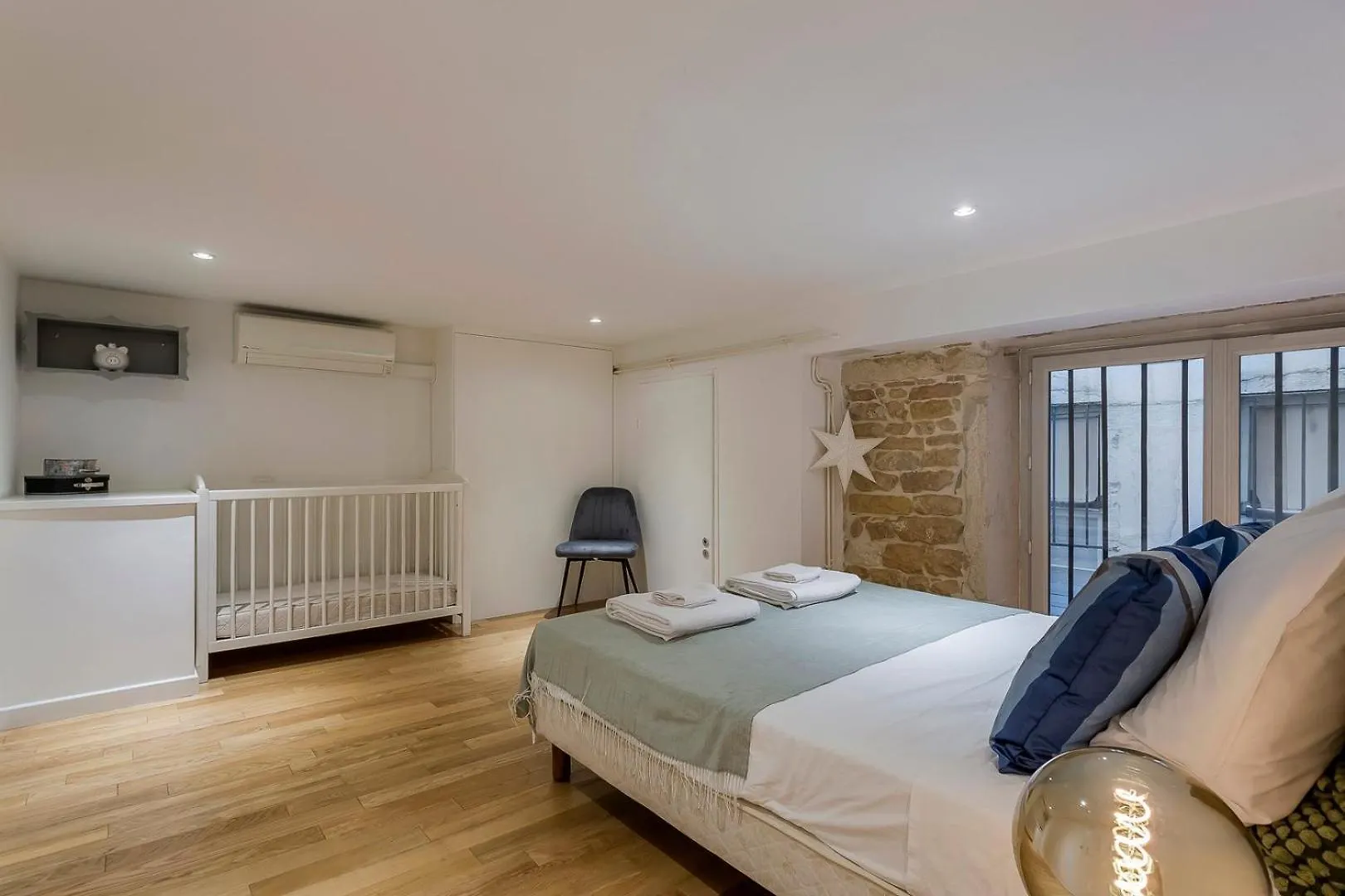 Charlie-Meublee Haut De Gamme-Duplex-260M2-Lyon 1 France